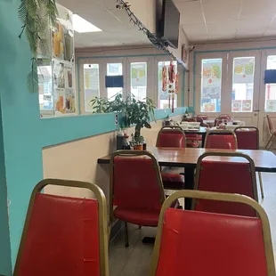 Wonderful air conditioning, lots of space for lots of people plus it's bright, and very clean!