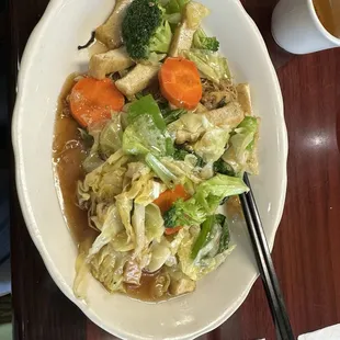 Egg noodles stir fry with tofu and veggies