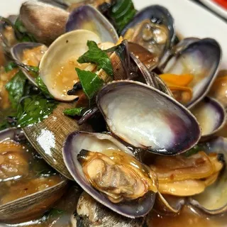 Clams w/ Basil Hot Sauce