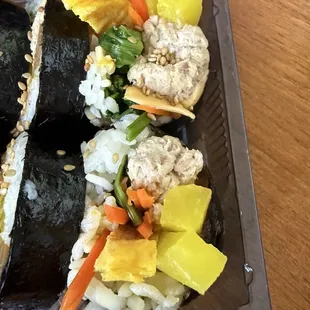 One way to tell a kimbap is well stuffed is by looking at the end pieces.