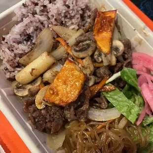 Royal Bulgogi Kimchi Box with Gochujang