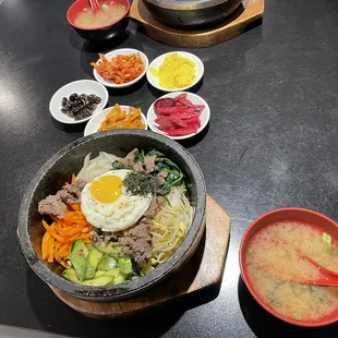 Complete meal Dolsot bibimbap beef : sizzling stone