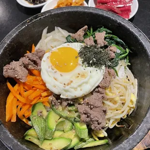 Dolsot bibimbap beef