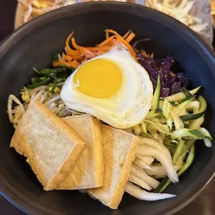 Bibimbap fresh bowl with tofu