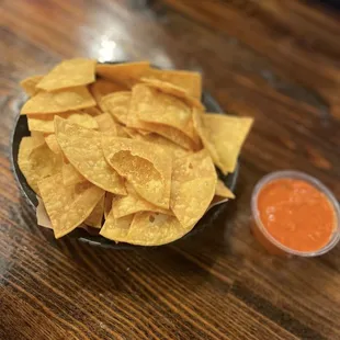 Chips n&apos; Salsa
