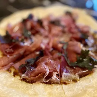 Prosciutto pizza
