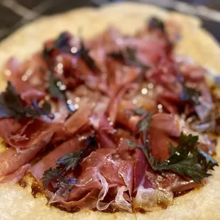 Prosciutto pizza