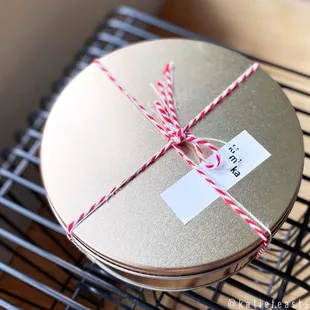 2021 holiday cookie tin