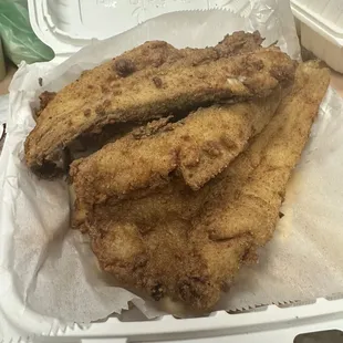 2 Pc Lake Trout/2 Pc Wing Dinner with Fries