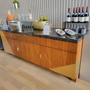 complimentary wine, grapefruit juice with kettle and chocolate covered strawberries 5pm to 6pm...