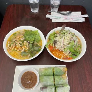 Crab Cake Noodle Soup (bn Riu)