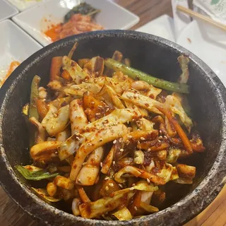 12. Ojingeo Dol Sot Bibimbap