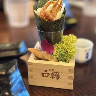 Soft shell crab hand roll