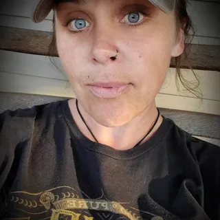 Nikkie E.