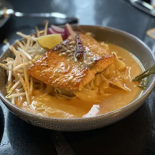 Salmon Curry Noodle