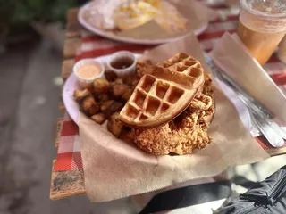 Arize Bistro