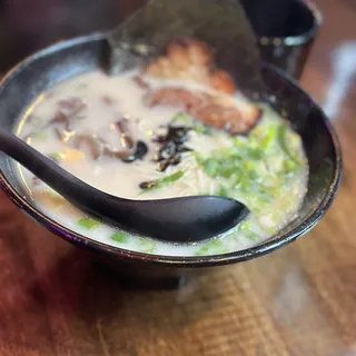 Black Tonkotsu Ramen