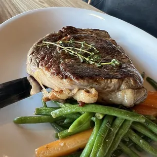 Steak with green beans