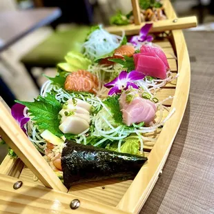 Sashimi Dinner and Spicy Salmon Hand Roll