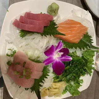 S1. Sushi Deluxe Lunch Special