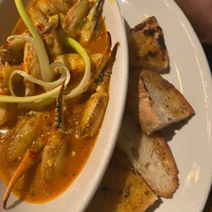 Crab clad in a curry broth with dipping bread