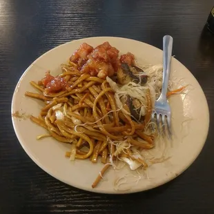 It's some noodles and some chicken.