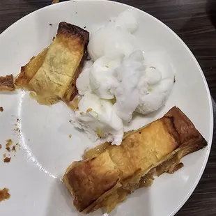 Just had an amazing buffet with the wife!! Now dessert!!