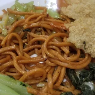 Came here 07/18/2023 for lunch and all the food including the soup was either luke warm or cold.