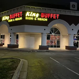 the front of the restaurant at night
