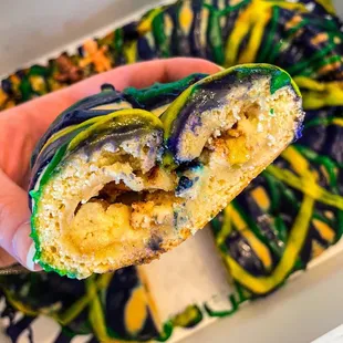 apple &amp; goat cheese cake café king cake! (instagram: @diningwithkels)