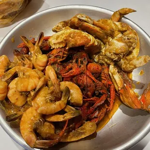 1 lb of shrimp 1 lb of crawfish 1 lb of crab