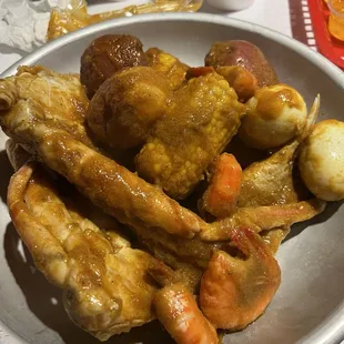 1) 1lb snow crab legs, 1/2 lb shrimp , with an add on of 2 boiled eggs