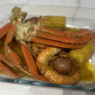 crab legs, corn, potatoes, corn on the cob and corn on the cob