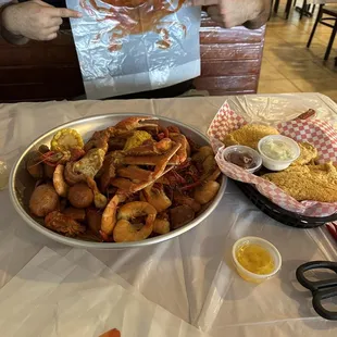 #7 seafood boil and catfish basket