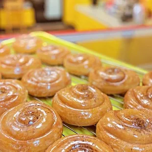 Cinnamon Roll      King Donuts