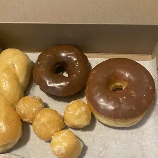 King&apos;s Donuts