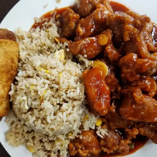 Combination Plate Orange Chicken  ( come with fried rice, egg roll and soup )