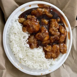 General Tso&apos;s Chicken with White Rice