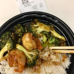 Lunch Shrimp &amp; Broccoli w/ Garlic Sauce! Was advised upfront it will only come w/ 3 jumbo shrimp and if I was ok with that. Thumbs up!