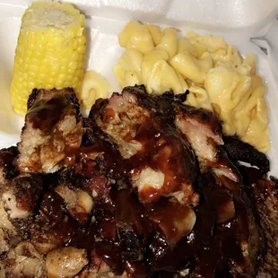 Ribs with Corn on the Cobb and Mac &amp; cheese