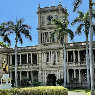 The clock isn't working!  We're walking at 12:40PM.