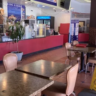 I saw about 20 or so customers while I was here hanging out for my extended 2-hour Lunch, left at 2:30