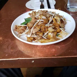 Beef Chow Fun ( Flat Rice Noodle )