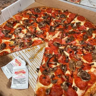 XL Pepperoni and mushroom