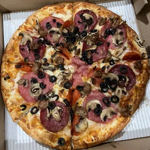 Medium combo pizza