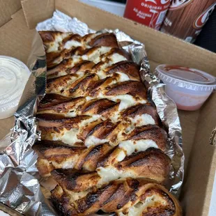 Garlic twist bread