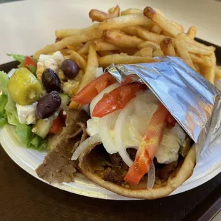 Gyro plate with fries