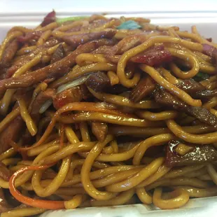 Pork lo mein