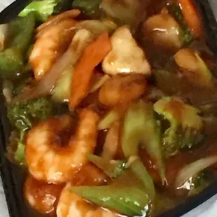 Shrimps with mixed vegetables and brown sauce