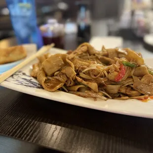 Chicken flat noodles, allegedly with veggies.  Meh...